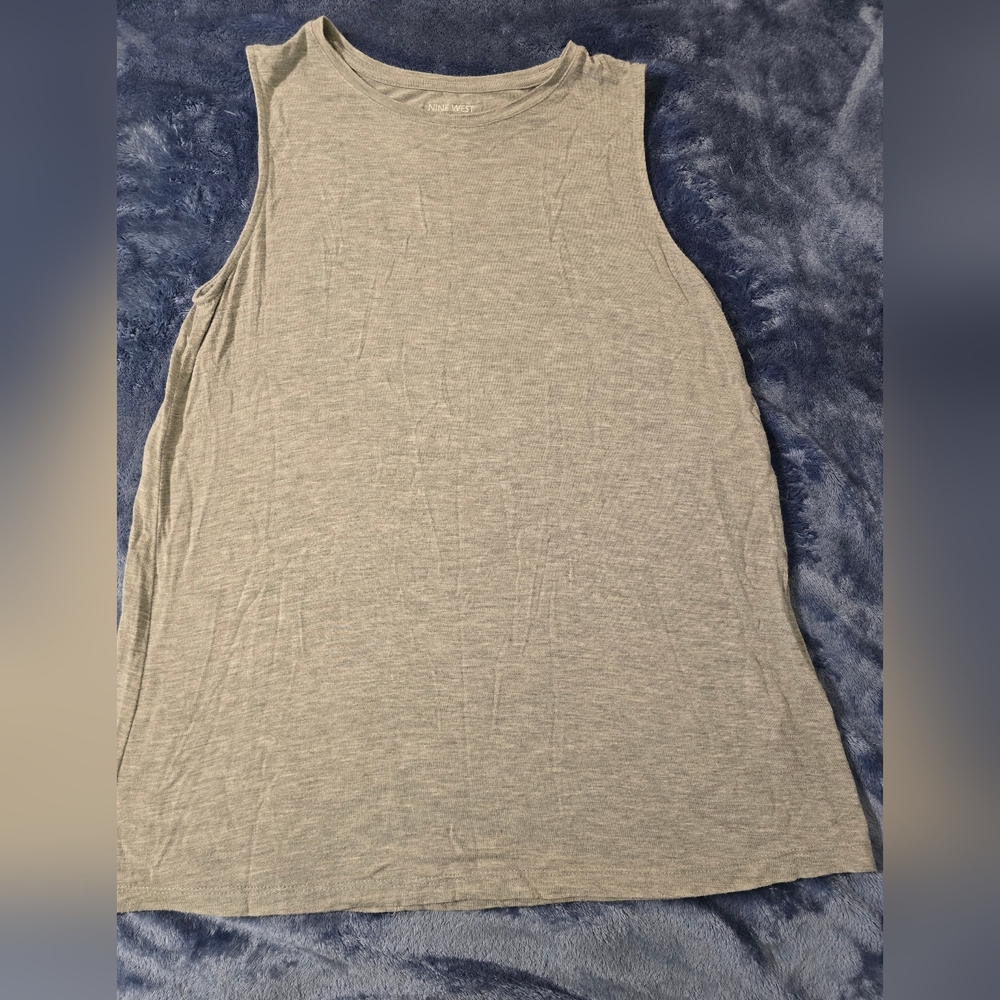 Lot of 3 Womens Summer Sleeveless Shirts - Picture 6 of 9